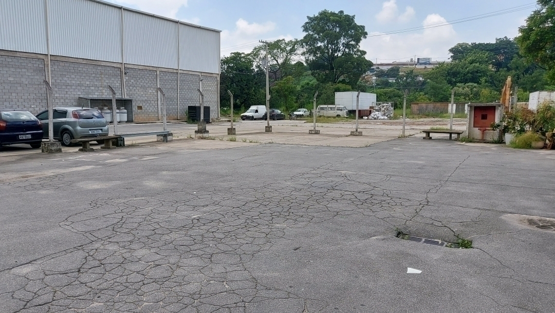 #864 - Galpão para Locação em Jandira - SP